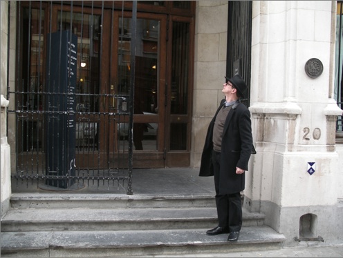 Belgien-Urlaub: Molo vor dem Comic-Museum.
